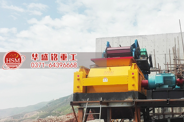 外貿訂單再創(chuàng)佳績，輥式破碎機出口國外。 