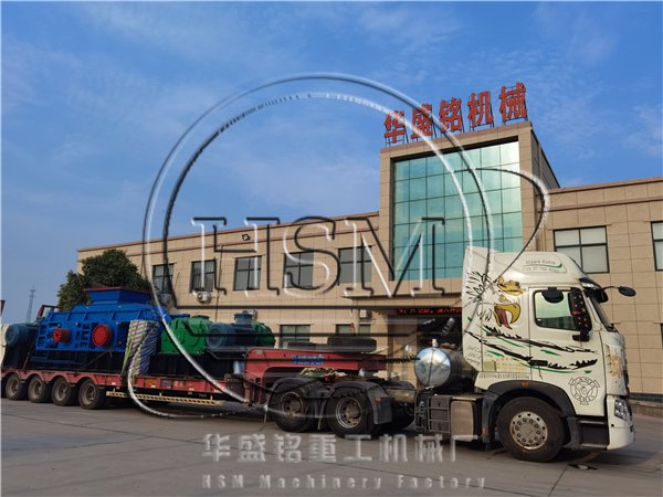 2PGY1210全液壓對輥制砂機裝車發(fā)往湖南益陽